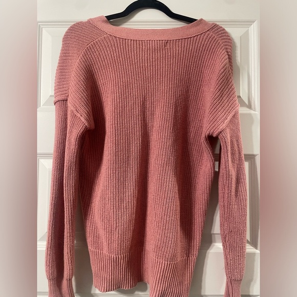 Rachel Zoe Cozy Pink V-Neck Tortoise Shell Button Sweater - Picture 2 of 4